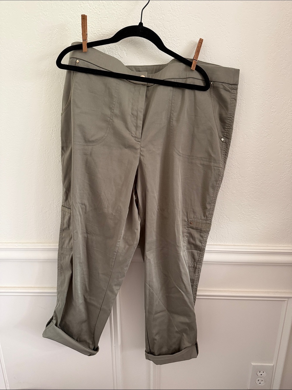 Chico's Cropped Utility Pants in Olive